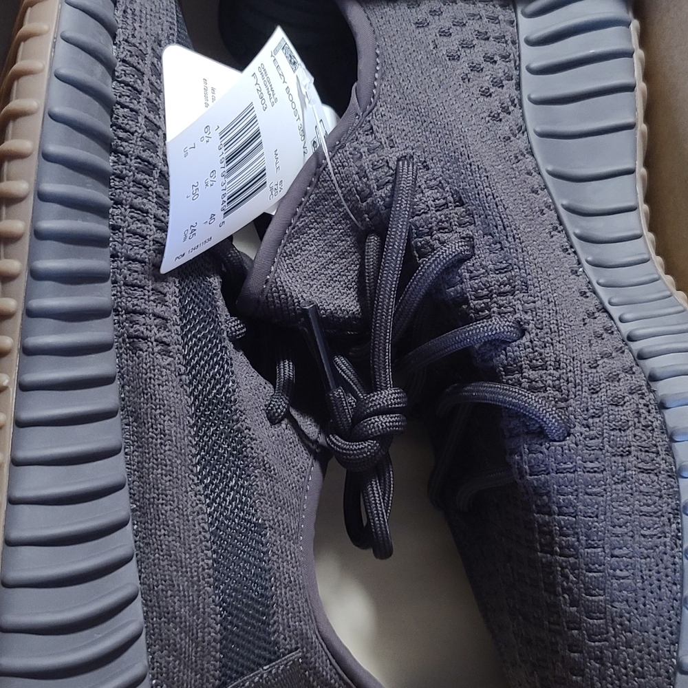 Yeezy 350V2 Cinder
